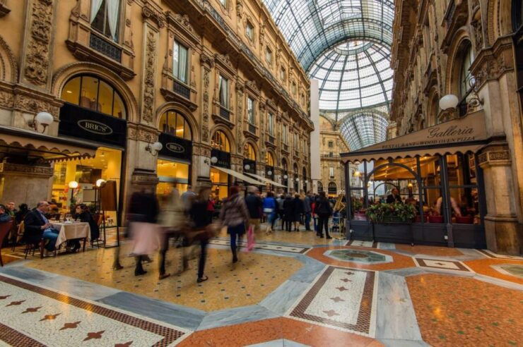 Milan: Duomo, La Scala Theater and Highlights Walking Tour - Experience Highlights