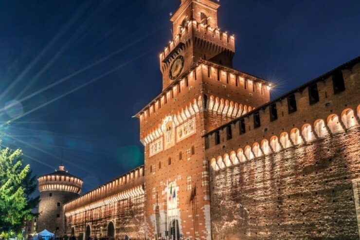 Milan: First Discovery Walk and Reading Walking Tour - Activity Details