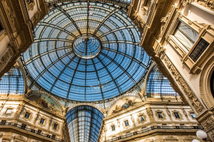 Milan: First Discovery Walk and Reading Walking Tour - Experience