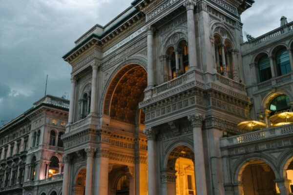 Milan: First Discovery Walk and Reading Walking Tour - Directions