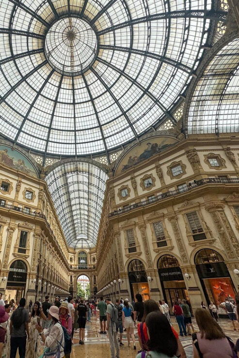 Milan: Guided Walking Tour With VR & La Scala Theater Visit - Good To Know