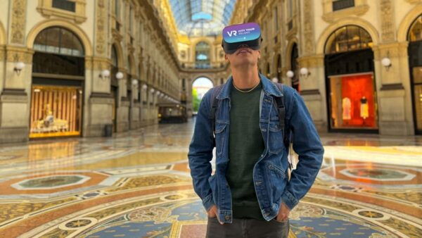 Milan: Guided Walking Tour With VR & La Scala Theater Visit - Virtual Reality Experiences