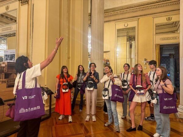 Milan: Guided Walking Tour With VR & La Scala Theater Visit - Pinacoteca Ambrosiana and La Scala Theater