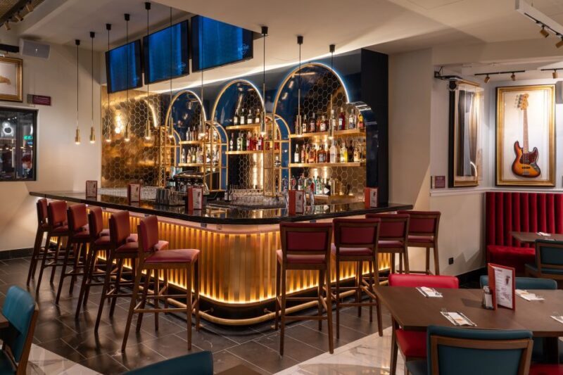 Milan: Hard Rock Cafe with Set Menu for Lunch or Dinner - A Closer Look at the Experience  