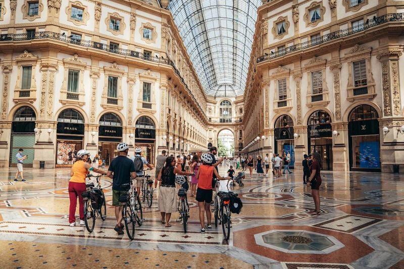 Milan highlights e-bike tour - From the Stock Exchange to the Duomo