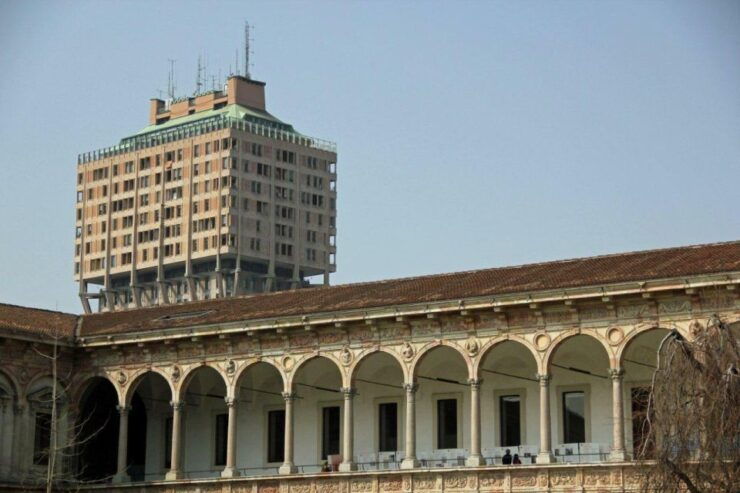 Milan Highlights Private 3-Hour Walking Tour - Languages and Guide Information