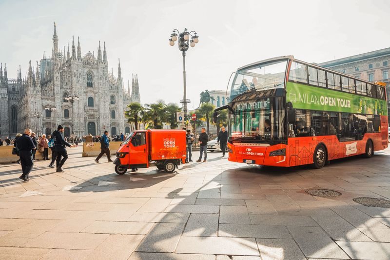 Milan Hop-On Hop-Off Bus by Gray Line Milan Open Tour - At a glance: two routes and a few practical trade-offs