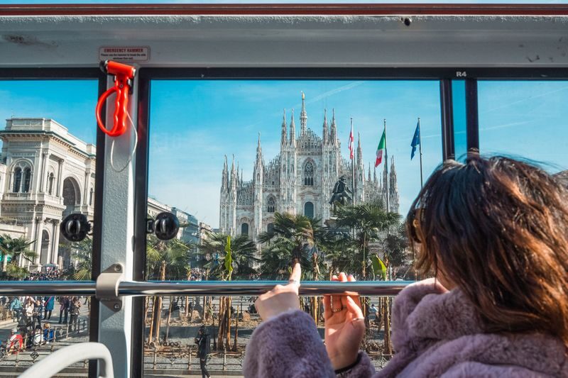 Milan Hop-On Hop-Off Bus by Gray Line Milan Open Tour - A flexible ticket, but an unpredictable timetable