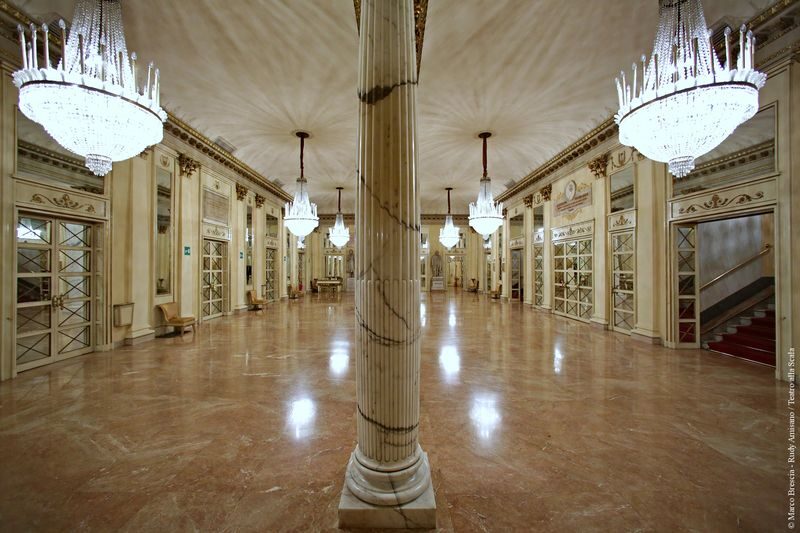 Milan La Scala Theater and Museum Tour - The museum’s portraits, costumes and instruments