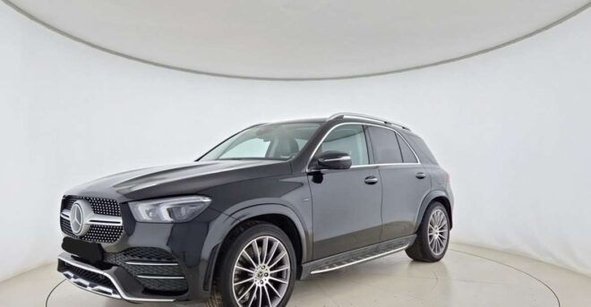 Milan: Luxury Car Rental MERCEDES BENZ GLE SUV 4X4 BLACK - Duration and Highlights