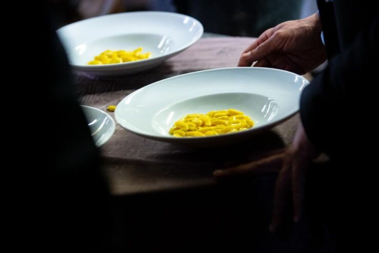 Milan: Maison Milano Saturday Dinner and Show - Ticket Information