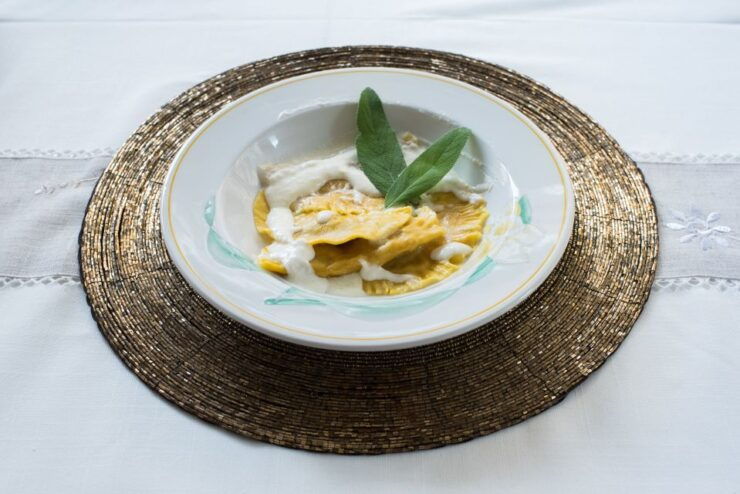 Milan: Market Tour and Lunch or Dinner at a Cesarina's Home - Good To Know