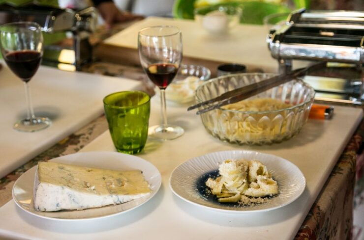 Milan: Pasta, Ravioli, and Tiramisu Cooking Class - Experience Highlights
