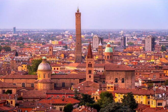 Milan: Private Day Trip to Bologna With Sightseeing Tour - Tour Description