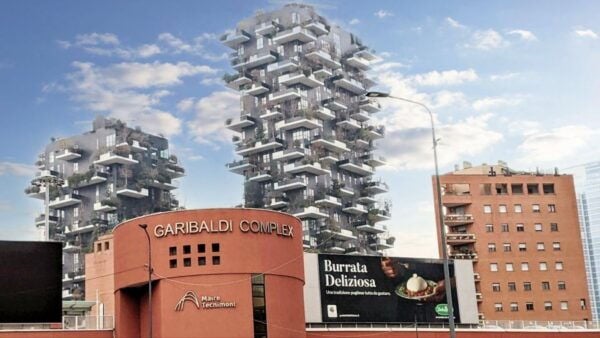 Milan: Self-guided Walk in Futuristic Porta Nuova District - Architectural Route and Landmarks