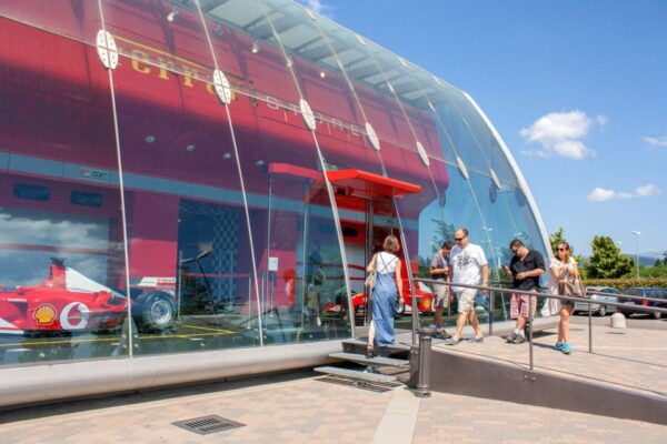 Milan: Serravalle Designer Outlet Roundtrip Bus Transfer - Common Questions