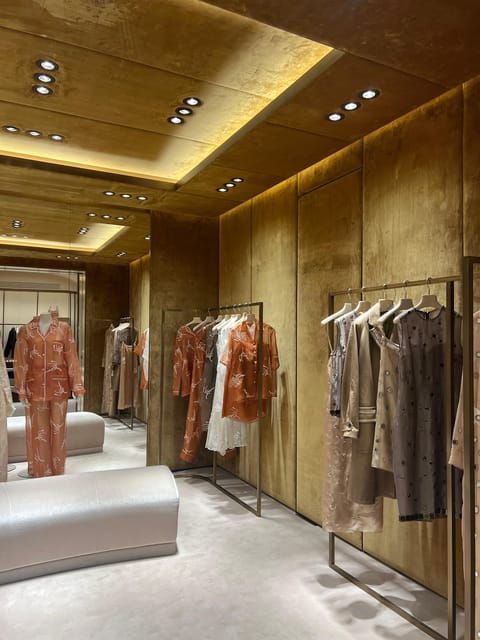 Milan: Shopping With a Fashion Stylist - Included Services