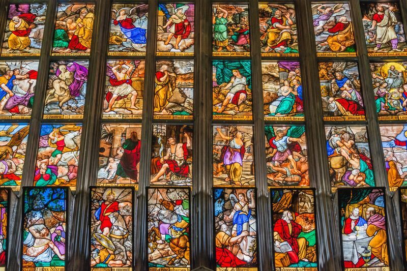Milan Skip-the-Line Duomo Cathedral & Rooftop Guided Tour - Meet beneath the Duomo’s arches