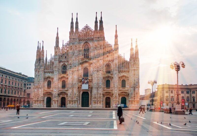 Milan: Small Group Walking Tour of the Duomo and City Centre - Itinerary Highlights