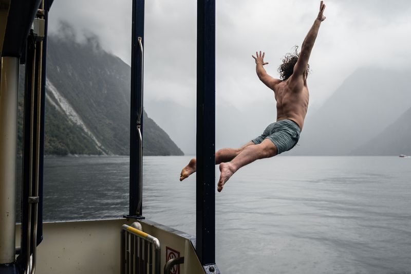 Milford Mariner Overnight Cruise and Kayak in Milford Sound - Breakfast and the early run toward the sea