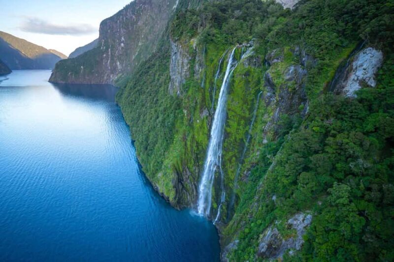 Milford Sound: Aerial Helicopter flight over Mitre Peak - What Makes This Helicopter Flight Stand Out?
