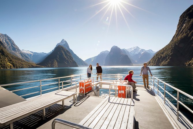 Milford Sound Coach, Cruise and Underwater Observatory With Lunch Ex Te Anau - Background