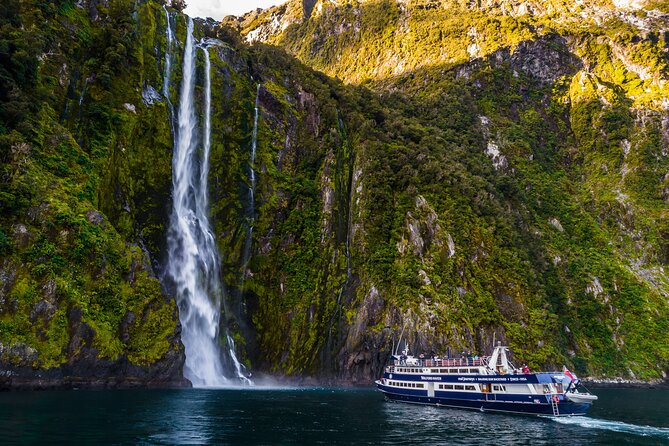 Milford Sound Cruise - RealNZ - Cruise Highlights