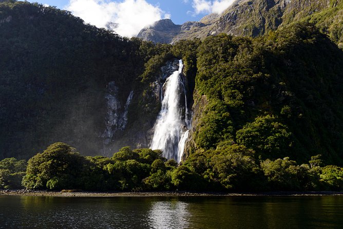 Milford Sound Day Tour and Cruise From Queenstown - Knowledgeable Tour Guides