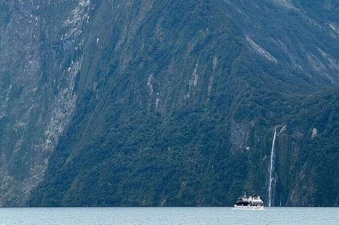Milford Sound Private Day Trip from Queenstown via Te Anau - An In-Depth Look at the Milford Sound Private Day Trip
