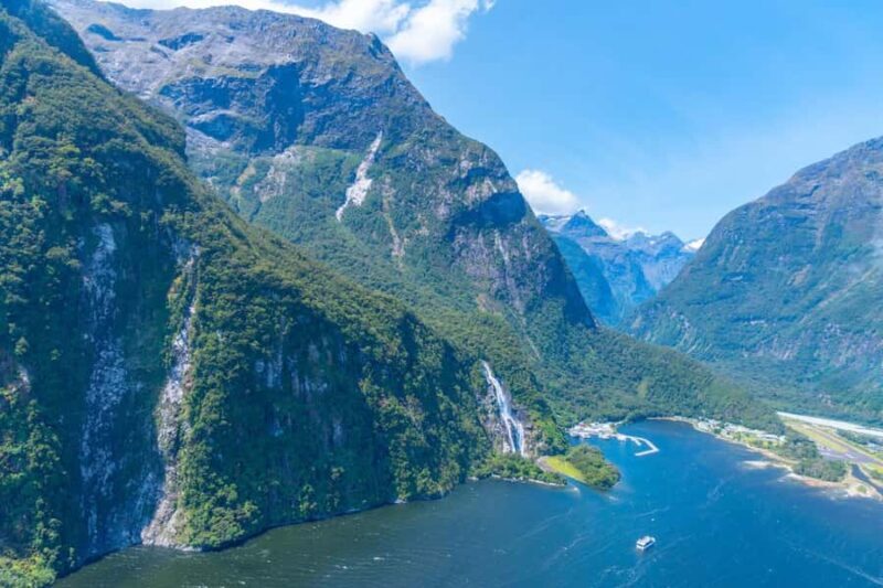 Milford Sound & West Coast Beach Helicopter Tour | 75 mins - Good To Know