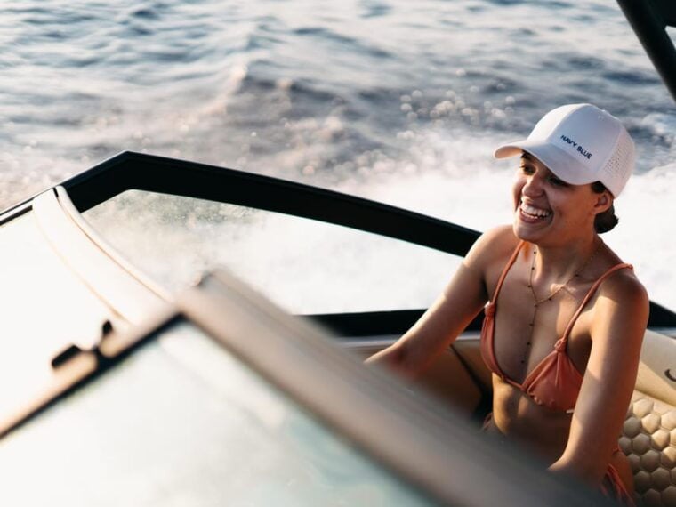 Milos: Luxury Private CruiseKleftiko Sarakiniko Poliegos - FAQs