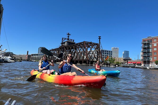 Milwaukee Cheese Curd Kayak Tour - Good To Know