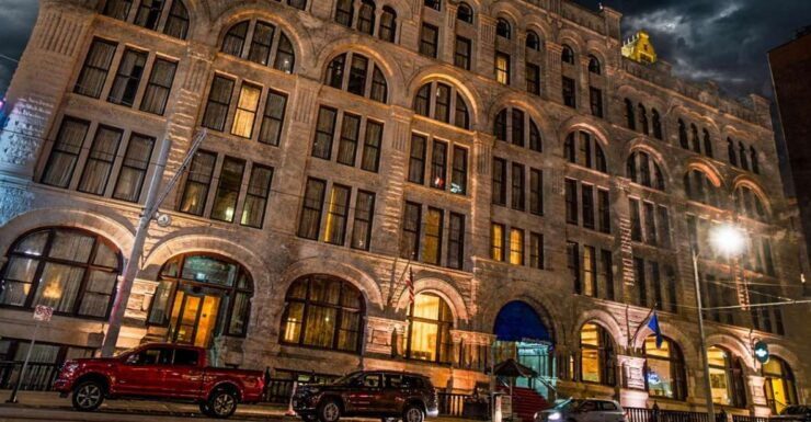 Milwaukee: Macabre Milwaukee Walking Tour - Experience Highlights