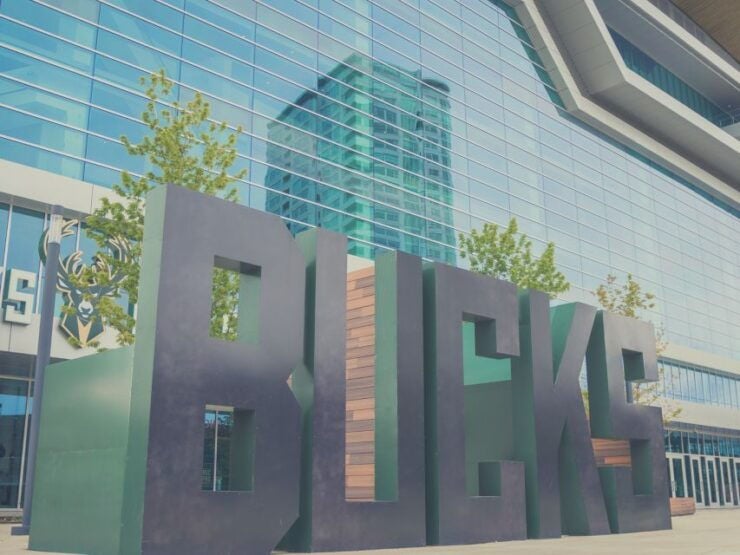 Milwaukee: Milwaukee Bucks Basketball Game Ticket - Fiserv Forum Experience