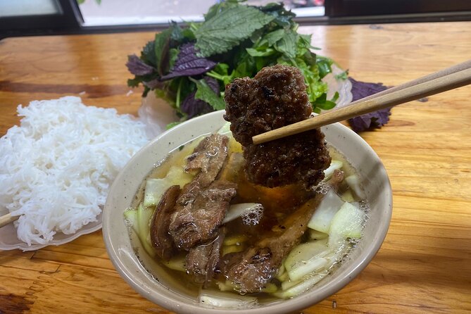 Minhs Street Food Adventure - Tasting Traditional Vietnamese Desserts