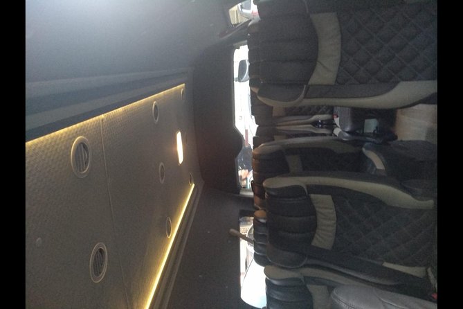 Minibus & Minivan 13 Seater Arrival / Transfer in Singapore - Pricing and Guarantee