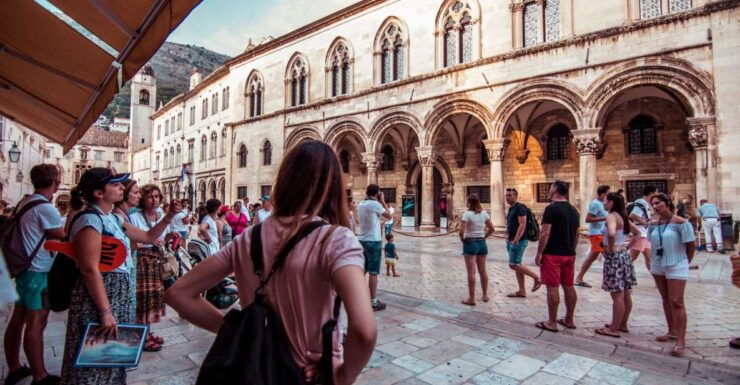 Minimix: Game of Thrones & Old Town 1. 5h Shared Tour - Live Guide and Location Details