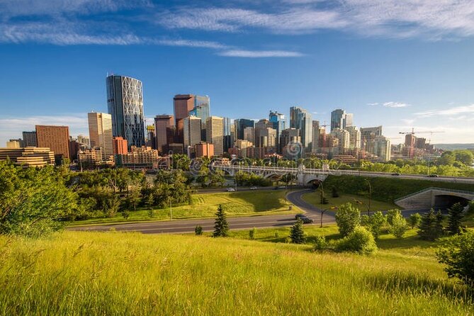 Minivan Airport Shuttle: Calgary Airport —- Downtown Calgary - Meeting and Pickup