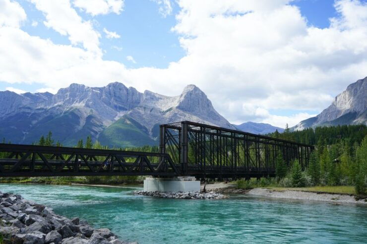 Minivan Airport Shuttle: Canmore --- Calgary - Shuttle Service Overview