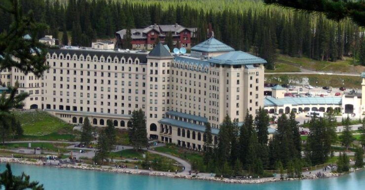 Minivan Airport Shuttle: Lake Louise --- Calgary - Booking and Payment Options