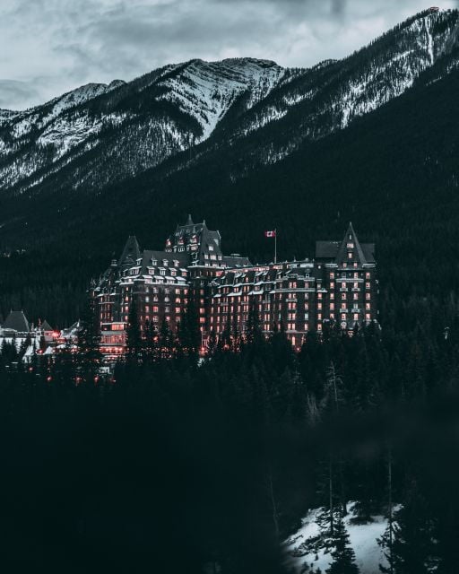 Minivan Airport Shuttle: Lake Louise --- Calgary - Airport Pickup Procedures