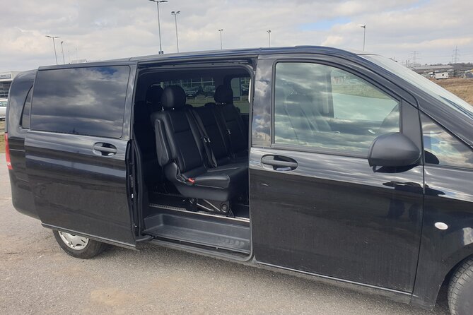 MINIVAN Transfer From Vienna to Budapest or Vice Versa - Meeting Details