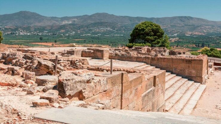 Minoan Luxuries: Ancient Palaces, Messara Wineries & Matala - Exploring Minoan Palaces