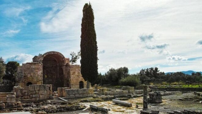 Minoan Luxuries: Ancient Palaces, Messara Wineries & Matala - Festos Palace and the Phaistos Disc