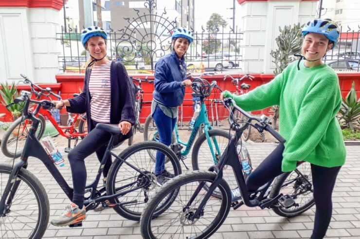 Miraflores: Bohemian Barranco Guided Bike Tour - Tour Experience