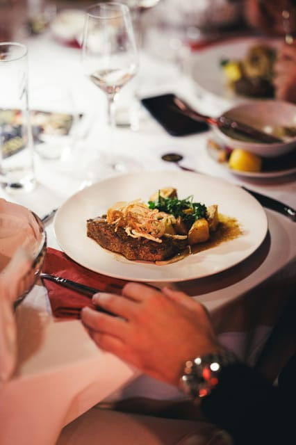 Mirage Vienna: Magic Royal - The magic dinner show with Wolfgang Moser - The Experience in Action: What You’ll Actually Do