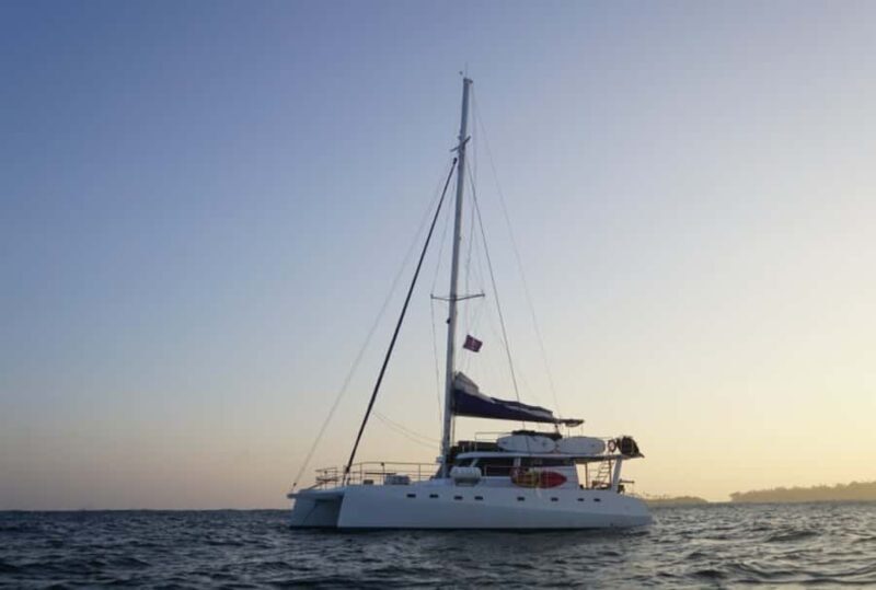 Mirissa or Colombo: Sunset Yacht Cruise with Sparkling Wine - The Experience: What to Expect on the Sunset Yacht Cruise