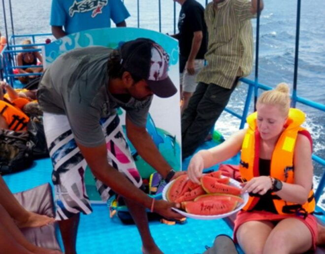 Mirissa Whale Watching Tour With Free Breakfast Onboard - Highlights of the Whale Watching Experience