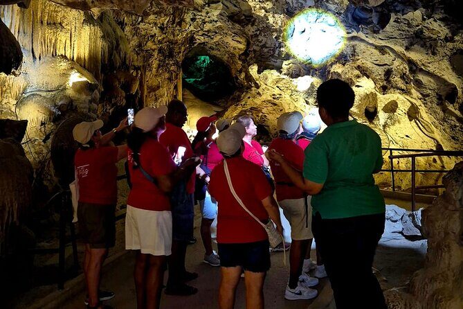 Misteriosas Cuevas, Elegantes Flamencos y Relax en Porto Marie - FAQs
