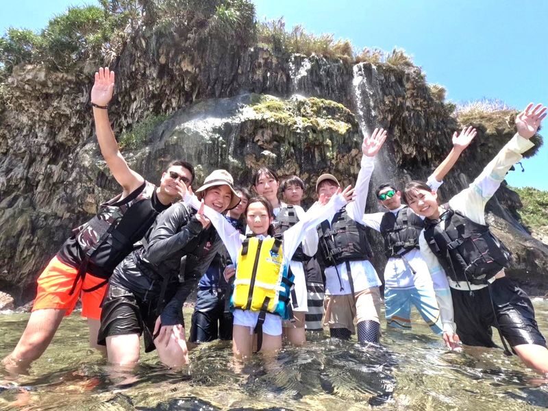 Miyako Island Caving & Sea Kayak Half-Day Tour (Okinawa) - Photos and the Crowds in Pumpkin Hall